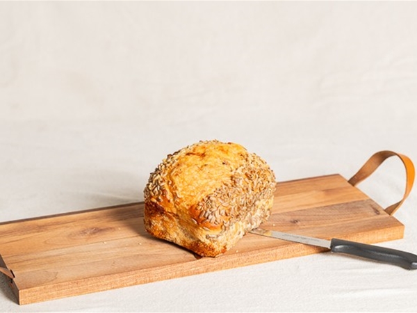 Oude kaas-spek brood